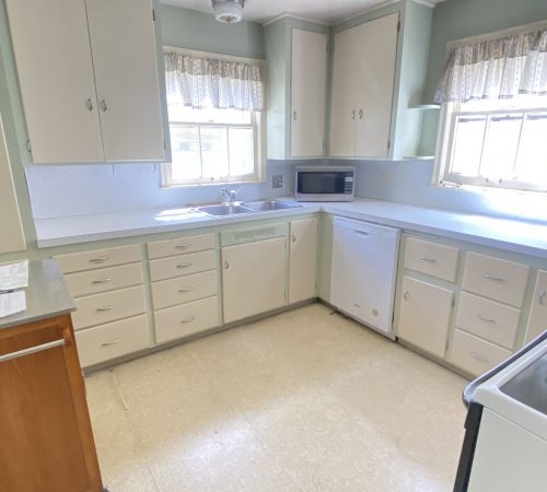 Kitchen with dishwasher